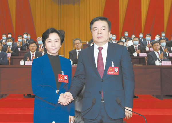 市十六届人大一次会议闭幕党晓龙主持会议并讲话闫继红当选市政府市长